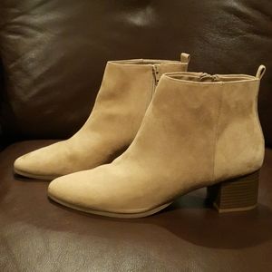 Pointed toe ankle boots